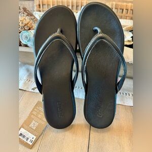 OluKai Tiare Black Sandal Flip Flops, NWT, Women’s Size 10